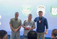 Governo do Amazonas entrega mil aparelhos de celulares com o programa RecuperaFone