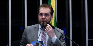 Plínio Valério lidera levantamento e surge como favorito à reeleição ao Senado pelo Amazonas Plínio Valério