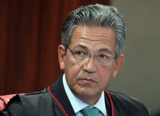 Ministro do STJ, Mauro Campbell evita tragédia ao imobilizar passageiro em surto em voo Manaus–São Paulo Mauro